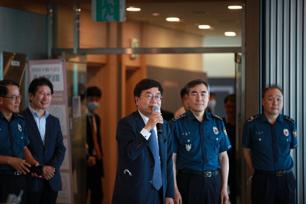 서범수 의원(미래통합당, 울산 울주군)이 4일 울산지방경찰청을 방문해 "경찰행정의 공정성·독립성 보장에 앞장설 것"이라고 밝혔다.