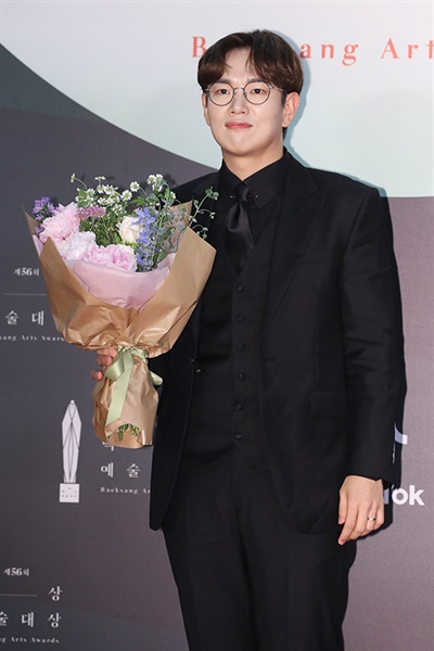'백상' 장성규, JTBC의 아들 장성규 방송인이 5일 오후 열린 제56회 백상예술대상 레드카펫에서 포즈를 취하고 있다.