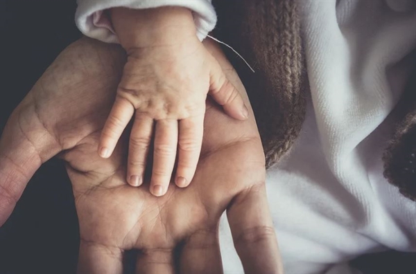  적어도 경제적 이유 때문에, 누구라도 아이 낳고 기르기를 포기하지 않기를, 아이를 향한 사랑이 시험에 들지 않기를 간절히 희망한다.