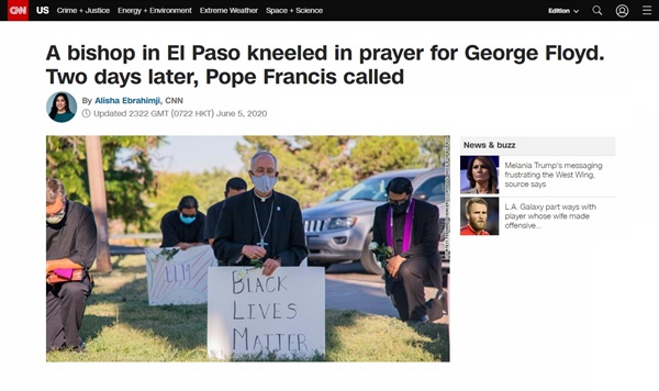 프란치스코 교황의 인종차별 반대 시위 참여 신부 격려를 보도하는 CNN 뉴스 갈무리.