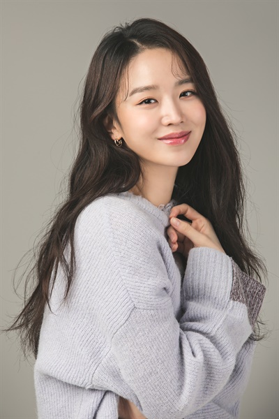  영화 <결백>에서 변호사 정인 역을 맡은 배우 신혜선.