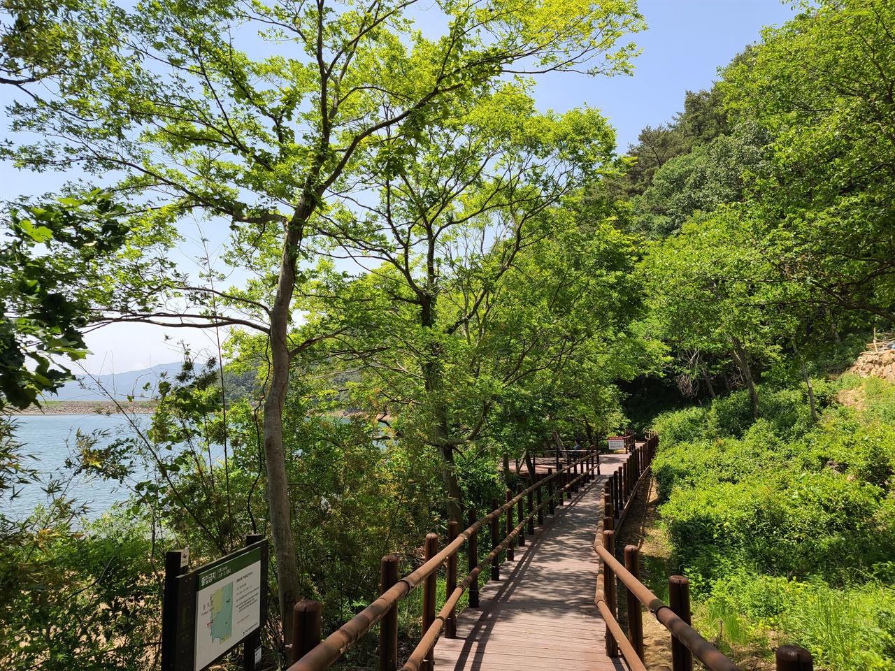 구례 천은사 수변 산책로