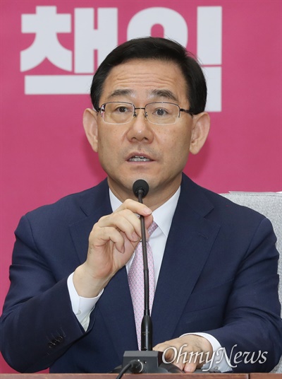 미래통합당 주호영 원내대표가 9일 오전 서울 여의도 국회에서 원내대책회의를 주재하고 있다. 