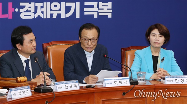 더불어민주당 이해찬 대표가 9일 오전 서울 여의도 국회에서 열린 전국대의원대회준비위원회 1차 회의에 참석하고 있다. 