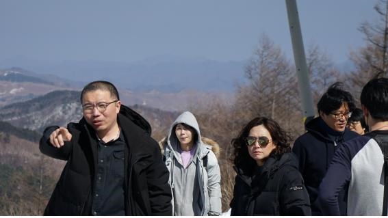  조명감독님의 선글라스가 멋있다