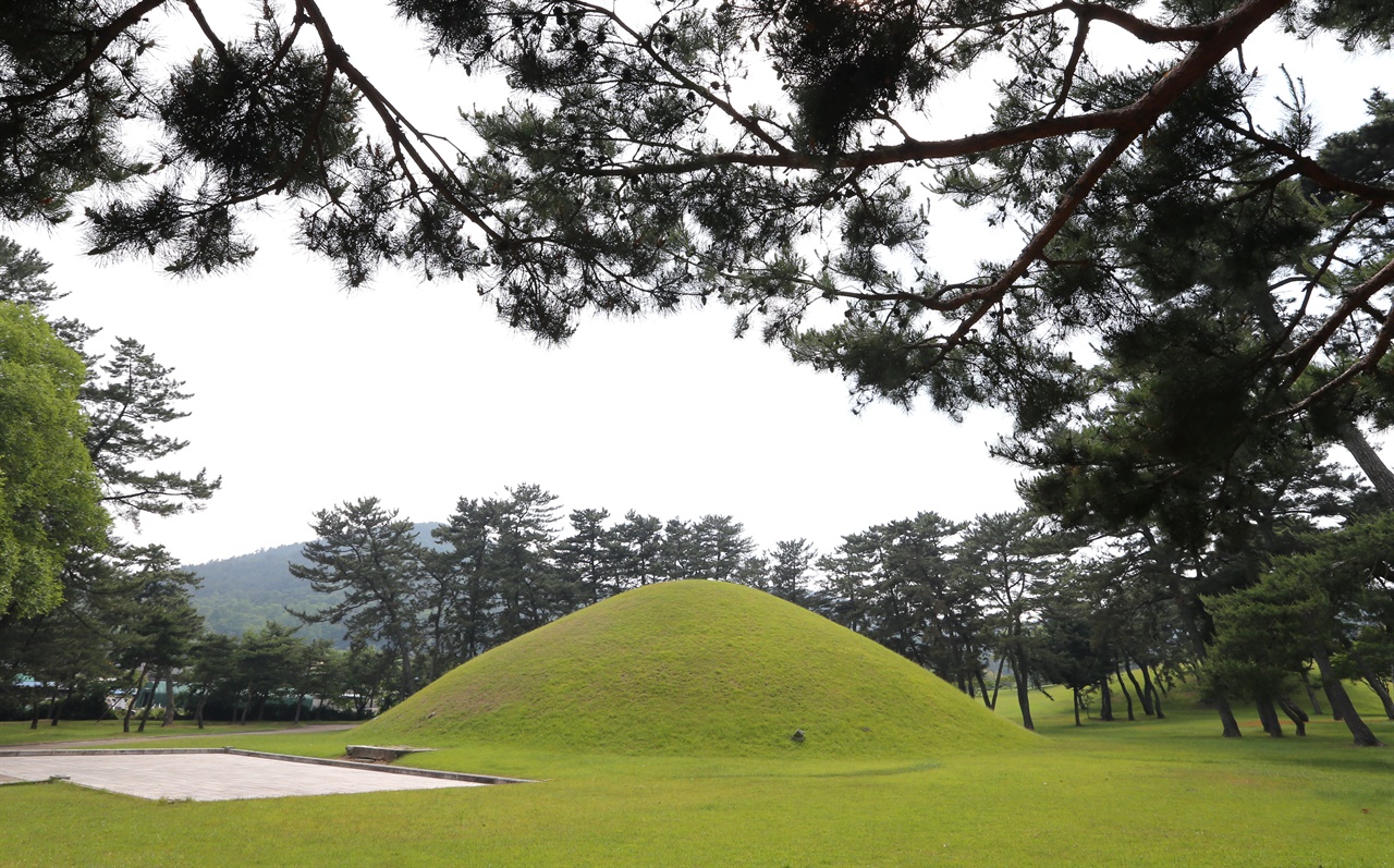  풍류도를 이념적 기반으로 삼았던 태종무열왕의 유택.