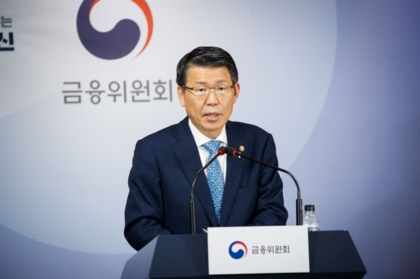 11일 은성수 금융위원장이 서울 종로구 정부서울청사 합동브리핑실에서 하반기 금융정책 방향을 발표하고 있다.