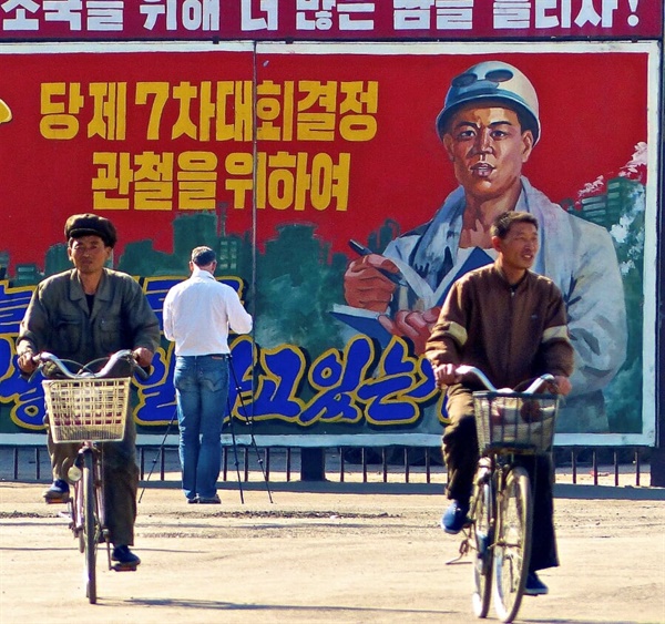  프랑수아 감독은 <백년의 기억>이 한국에서 상영되는 것을 기쁘게 여기면서 "이 영화가 DMZ 위로 작은 다리를 놓을 수 있다면 정말 자랑스러울 것이다"라는 소망을 밝혔다.