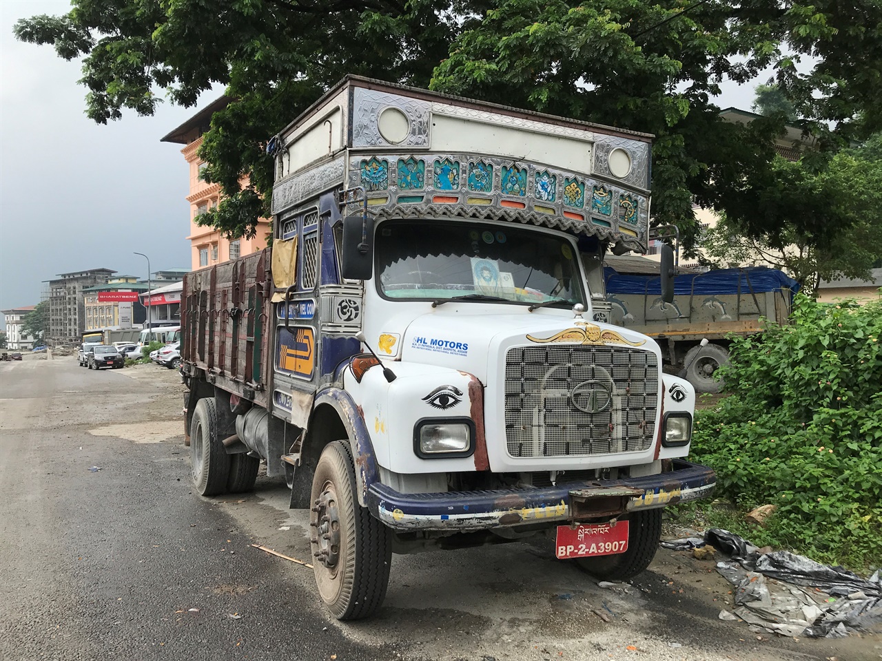 부탄의 화물트럭, 화려한 외관은 남부 아시아지역 어디든 공통인 듯하다.