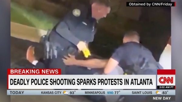 미국 애틀랜타에서 흑인 남성이 경찰 총격에 사망한 사건을 보도하는 CNN 뉴스 갈무리.