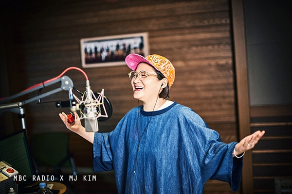  MBC FM4U '정오의 희망곡' DJ를 맡고 있는 김신영