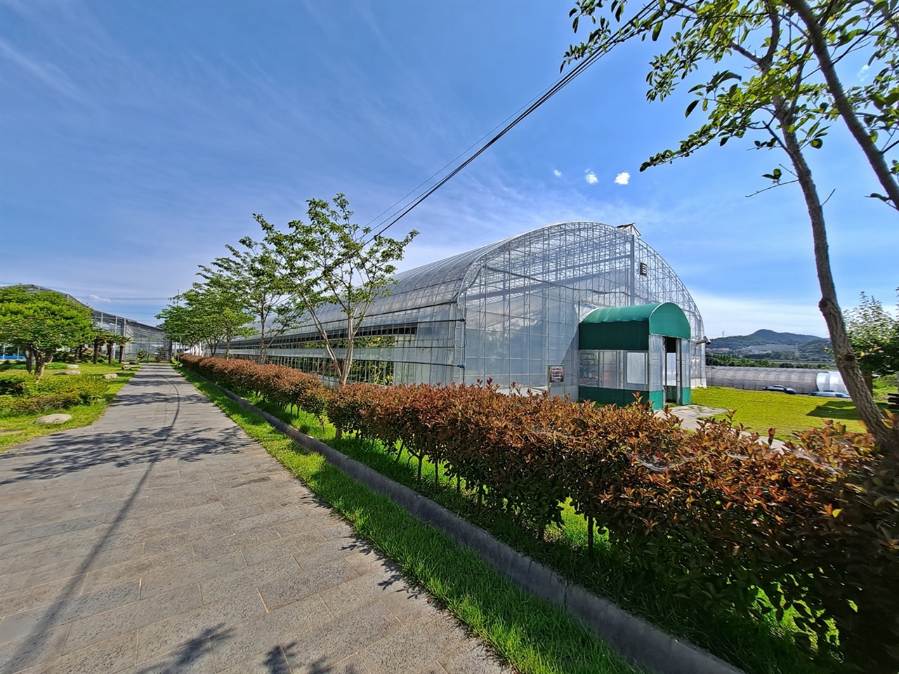 여수시 농업기술센터 아열대과수식물원 전경이다.
