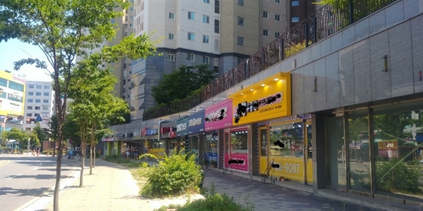 경기 김포한강신도시 아파트 인근 부동산중개업소.