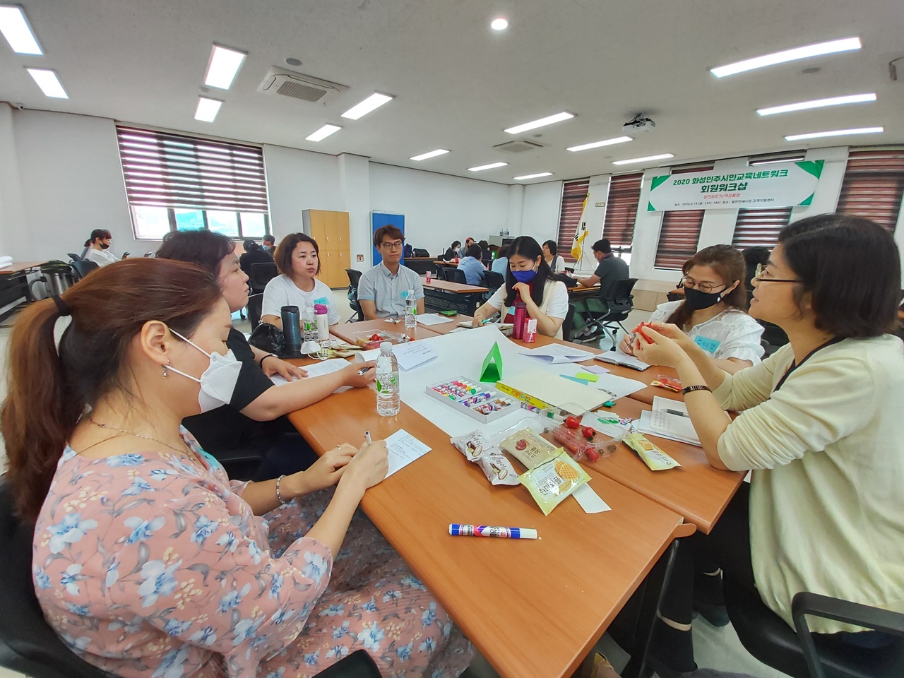 워크숍은 총 5개의 부문으로 나눠 학교, 마을교육, 작은도서관, 세계시민, 시민사회단체별로 민주시민교육을 어떻게 담당하고 실행할 것인지에 대해 고민하는 시간을 가졌다.