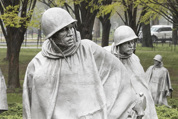 미국 워싱턴 D.C.에 서 있는 한국전쟁 기념비