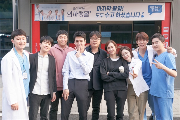  tvN 드라마 <슬기로운 의사생활>의 현장 사진. 