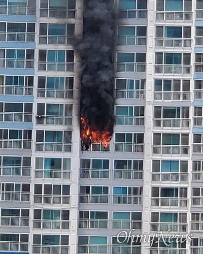 6월 26일 낮 12시 6분경 창원마산 양덕동 고층아파트에서 화재가 발생했다. 