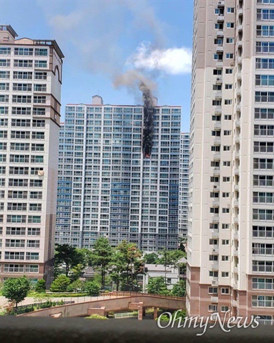 6월 26일 낮 12시 6분경 창원마산 양덕동 고층아파트에서 화재가 발생했다. 
