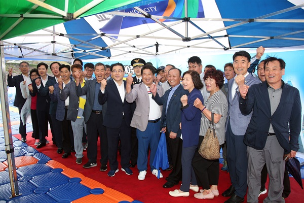  6월 29일 창원시 진해구 명동 진해해양공원 일원에서 열린 어린 고기 방류 행사.