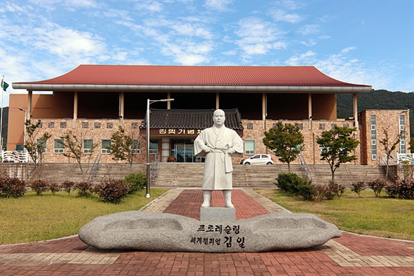 거금도에 있는 김일기념체육관 모습. 프로레슬러 김일은  '박치기 왕'으로 유명했던 선수다.  