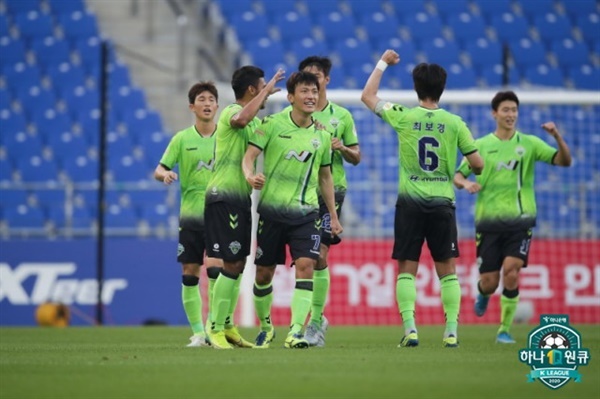  K리그 3연패에 빛나는 전북 현대가 올시즌에도 단독 선두를 질주하고 있다.