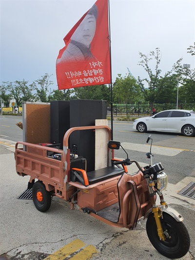 김경습 삼성중공업일반노조 위원장의 시위용 차량.
