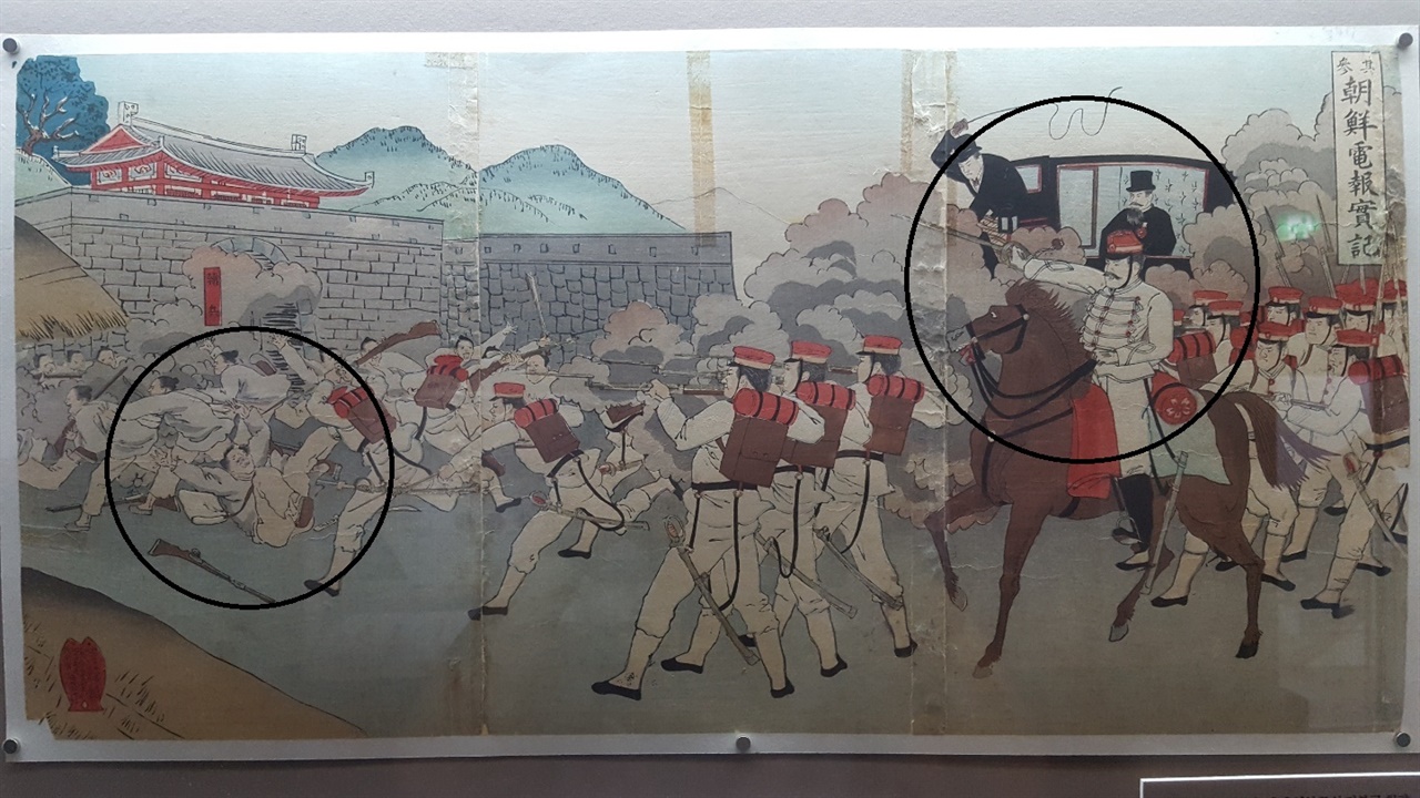 니시키에 <조선전보실기>(1894). 청일전쟁의 시작을 알리는 일본군의 경복궁 침략을 묘사했다. 식민지역사박물관에 전시되어 있다.