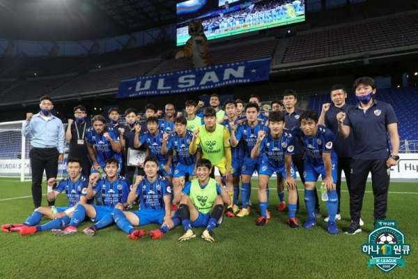 울산 현대 울산이 인천과의 10라운드에서 4-1 대승을 거두고 우승 희망을 이어나갔다.