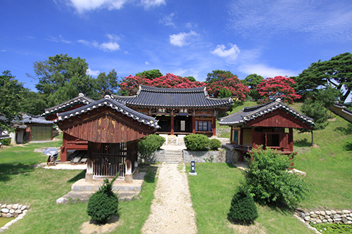 경상남도의 유일한 세계문화유산인 함양 남계서원이 오늘날 ‘한국의 서원’으로 이르기까지는 10년에 가까운 준비 과정이 있었다.