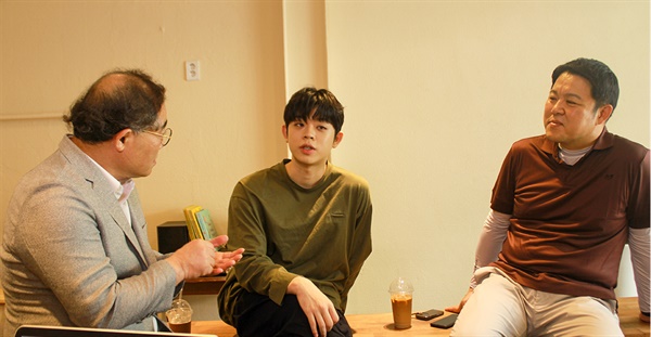  6월 19일 IZM과 부평구문화재단의 < MEETS 시리즈 > 인터뷰에 참여한 김구라와 아들 그리(GREE). 이 날 인터뷰는 음악평론가 임진모의 주도 하에 진행됐다.