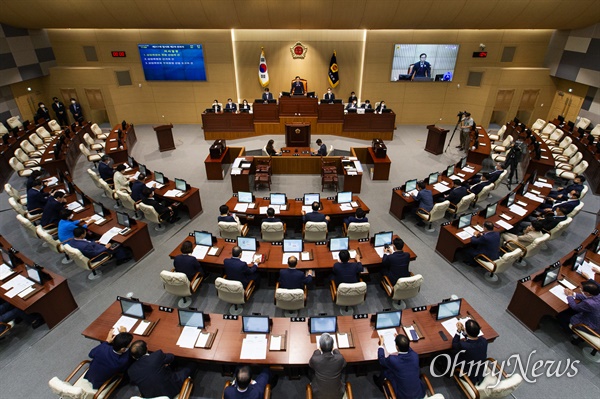 경북도의회는 지난 7일 제317회 임시회 제2차 본회의를 열어 상임위원장과 부위원장을 선출했다.