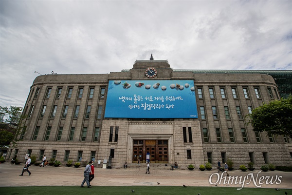 서울시청 '6층 사람들'은 성추행 방조 의혹에 대해 고소인의 호소를 들은 적 없다고 말했다. 사진은 지난 10일 오후 서울시청의 모습