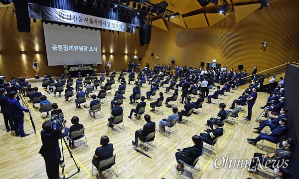 고 박원순 서울시장 영결식 13일 서울 중구 서울시청에서 열린 고 박원순 서울특별시장 영결식에서 공동장례위원장인 이해찬 더불어민주당 대표가 조사를 하고 있다.