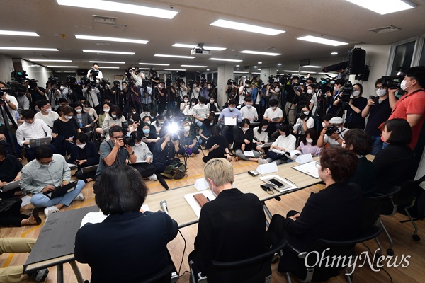 13일 오후 서울 은평구 한국여성의전화 교육관에서 '서울시장에 의한 위력 성추행 사건 기자회견'이 열렸다. 