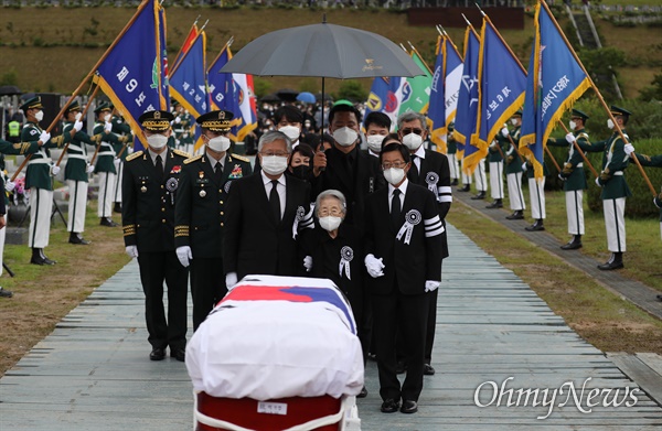 고 백선엽 예비역 육군대장 안장식이 15일 오전 국립대전현충원에서 열렸다. 
