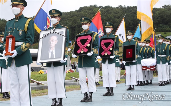 고 백선엽 예비역 육군대장 안장식이 15일 오전 국립대전현충원에서 열렸다. 