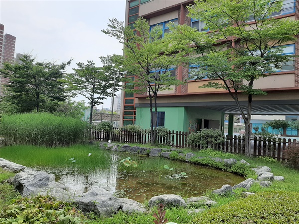 내가 찍은 우리 중학교 사진.