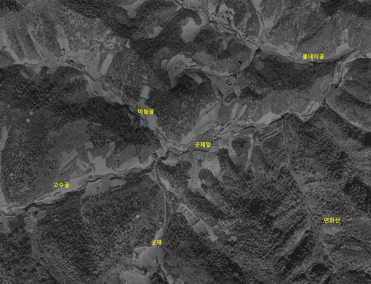 연화광산 광미장이 들어서기 전인 1968년 3월 고수골 일대. 곳재밑 마을과 미늘골에 열 가구 정도가 살았다고 한다.