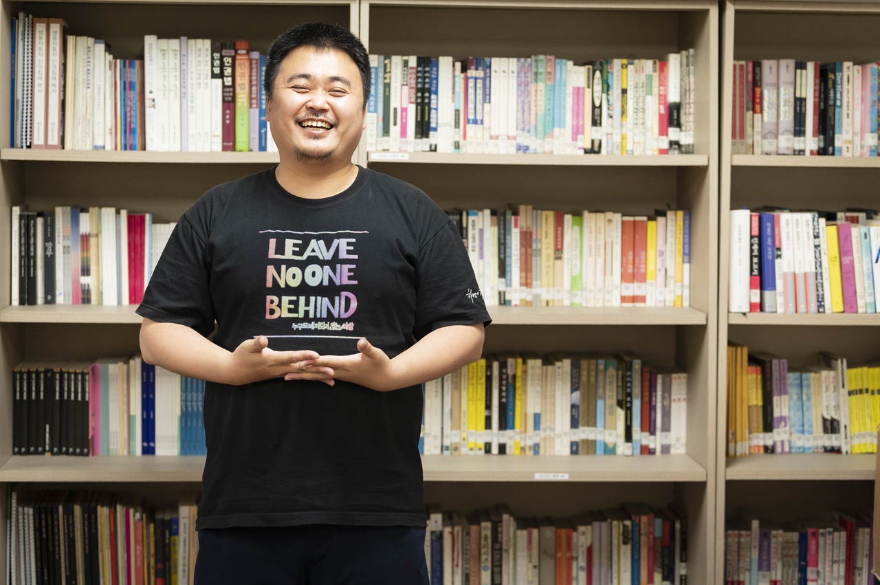 이종걸 활동가가 속한 '한국게이인권운동단체 친구사이'는 1994년에 창립한 성소수자 인권단체이다. 