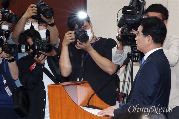 김창룡 경찰청장 후보자가 20일 서울 여의도 국회 행정안전위원회에서 열린 인사청문회에 참석했다.