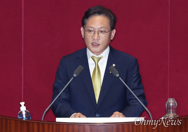 배진교 정의당 원내대표가 22일 국회 본회의에서 비교섭단체 대표 발언을 하고 있다. 