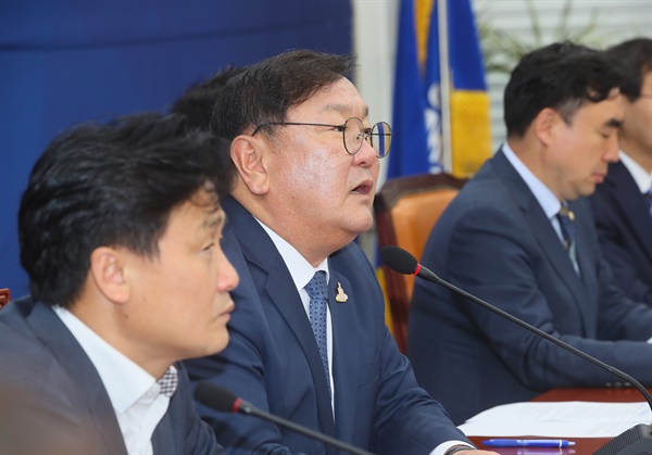 더불어민주당 김태년 원내대표가 23일 국회에서 열린 정책조정회의에서 발언하고 있다. 