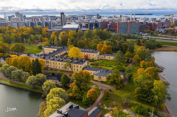 도시개발 대상이었던 헬싱키 라삔라흐띠 공원에 자리한 노란색 라삔라흐띠 정신병원(사진제공: Pro Lapinlahti )