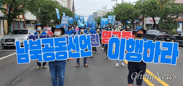  민주노총 경남본부 노동자통일선봉대는 7월 25일 창원진해에서 “미군 진해세균부대 추방, 한미워킹그룹 해체 경남대회”를 열었다.