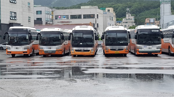 예산종합터미널에 세워진 버스들