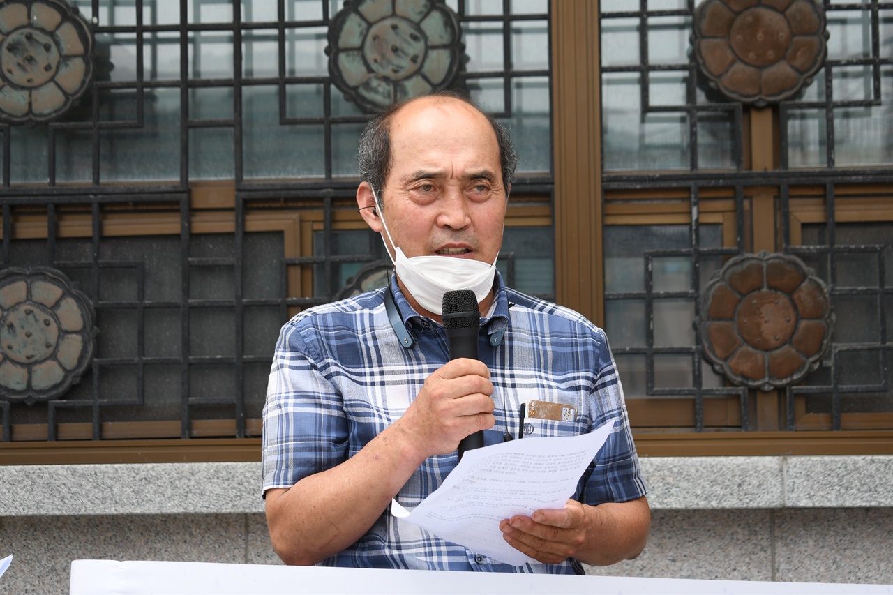 시인이자 친환경 농사를 짓고 살아가는 김봉균 씨도 정부에 빠른 보 처리를 요구했다.