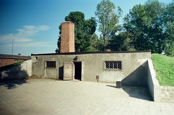 아우슈비츠 강제수용소의 화장장. 이 수용소에서 죽은 안네의 어머니도 이 화장장에서 태워졌을 것으로 여겨진다.