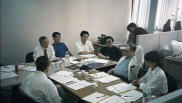  1996년 부산영화제 출범을 앞두고 회의 중인 모습. 당시 김동호 집행위원장, 김지석 프로그래머, 오석근 사무국장, 박광수 부집행위원장 등등