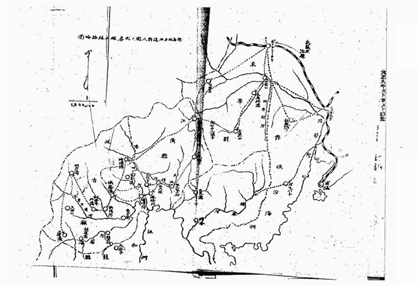 독립군의 무기 반입 경로가 지도로 표시되어 있다.