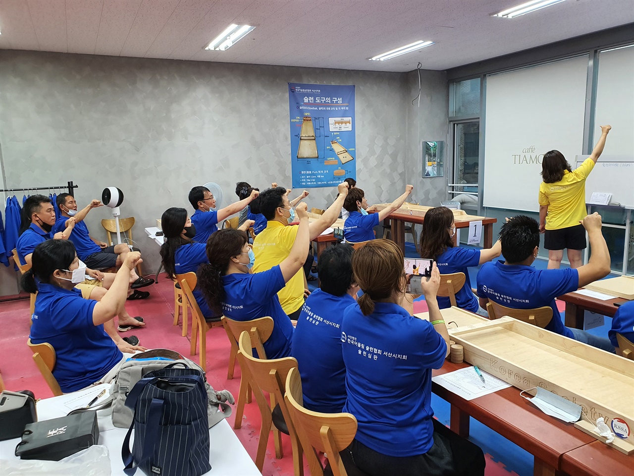 한국어울림슐런협회 서산시지회는 매주 30여 명의 회원들이 모여 자체대회를 개최하고 붐 조성에 나서고 있다. 연습장을 찾은 지난 9일 슐런 보수교육이 있었다.